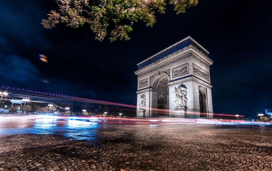 Paris: Panoramic Night Tour with Audio Guide and Host - Comfort, Group Size, and Practical Limits