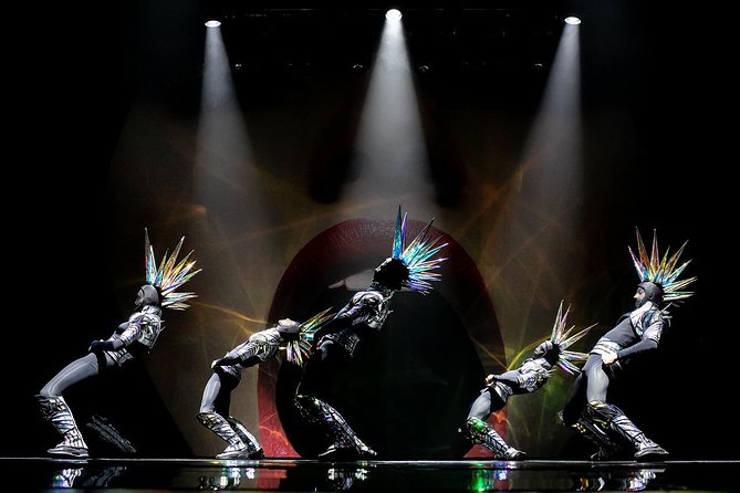 Paris Paradis Latin Cabaret Show with Champagne - Service and comfort: what to expect at your table