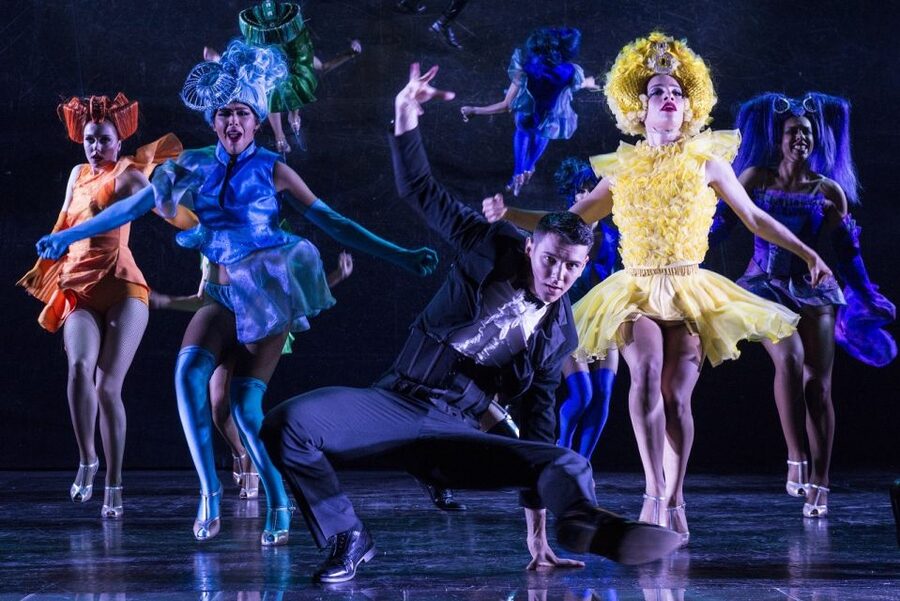 Paris: Paradis Latin Cabaret Show with Optional Champagne - Dress Code: Smart Outfit Rules (and What Gets You Turned Away)