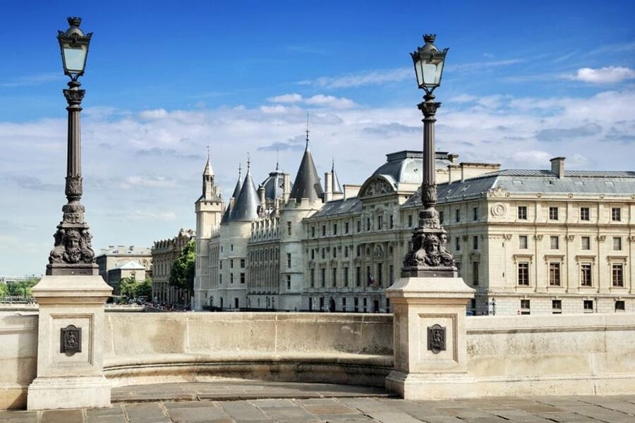 Paris Passlib' City: Official Pass with 5 Top Attractions - River cruise and hop-on style sightseeing: use the pass for downtime