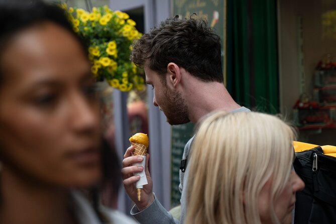 Paris: Pastries & Damnations - A Sweet Tour of the Old City - The Seine legend and the romance of loss