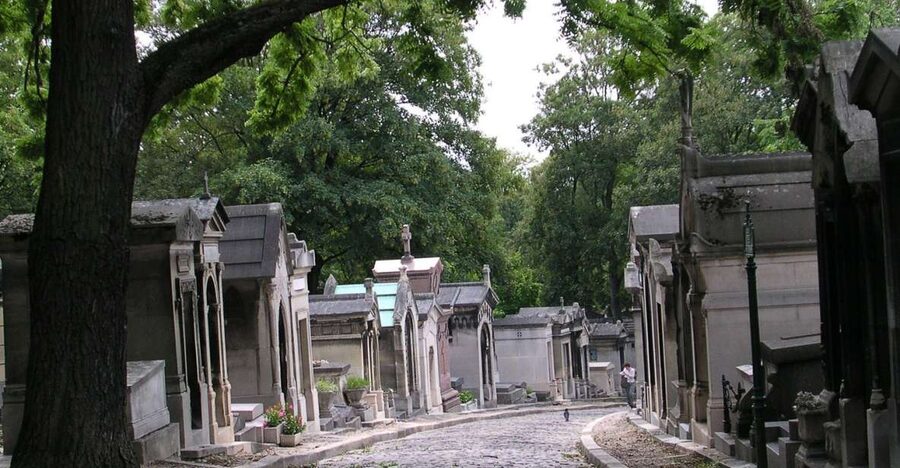 Paris: Père Lachaise Cemetery Guided Tour - 12 guests 2,5h - Père Lachaise on foot: why a guide makes all the difference