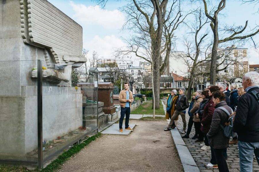 Paris: Pere Lachaise Cemetery Guided Tour - What the 3-hour experience feels like in real time