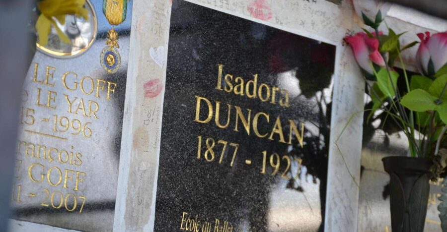 Paris: Père Lachaise Cemetery Private Tour - A Tour That Works for Families, Couples, and Friends