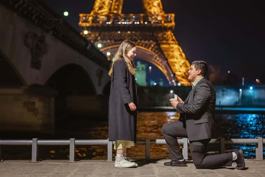 Paris photographer 1 hour near the Eiffel Tower or in Paris - Choosing Spots Near the Eiffel Tower: Variety That Actually Shows