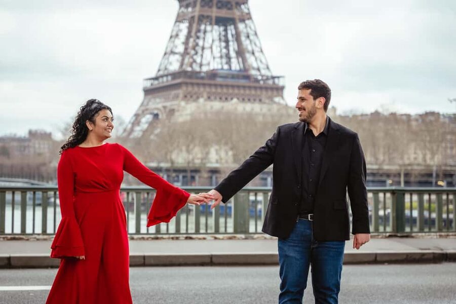 Paris photographer 1 hour near the Eiffel Tower or in Paris - Price and Value: Is $82 Worth It in Paris?