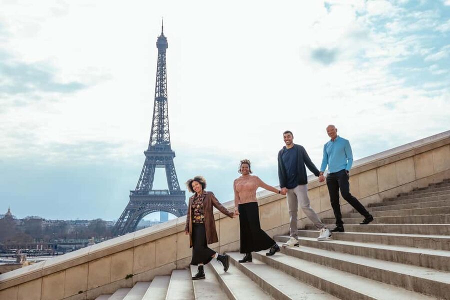 Paris photographer 1 hour near the Eiffel Tower or in Paris - What Happens Before You Ever Meet: Preferences and Special Moments