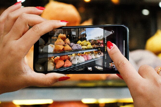Paris Photography Tour - Self Guided Tour of Paris' Top Instagram Spots - Odette and Shakespeare and Company: your first frames in the Latin Quarter