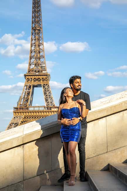Paris: Photoshoot Around Eiffel Tower with 55 Edited Photos - Getting posing direction that keeps it natural