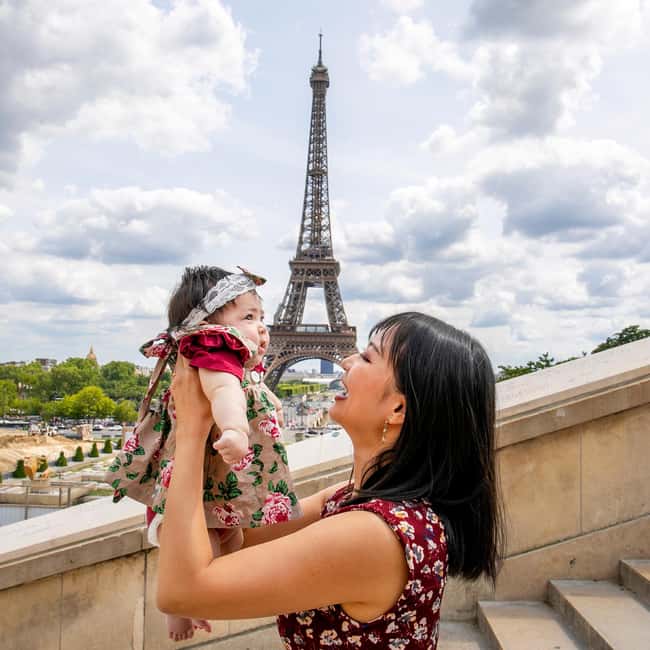 Paris: Photoshoot Around Eiffel Tower with 55 Edited Photos - Value check: $100 for a private group up to 6