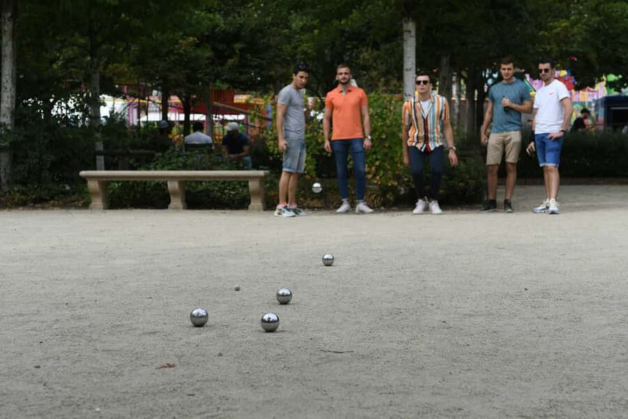 Paris: Pre-Dinner Drinks with Petanque Game (Bocce Ball) - Key highlights at a glance