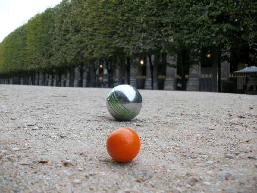 Paris: Pre-Dinner Drinks with Petanque Game (Bocce Ball) - Boules near Place de la Bastille: a low-stress Paris evening
