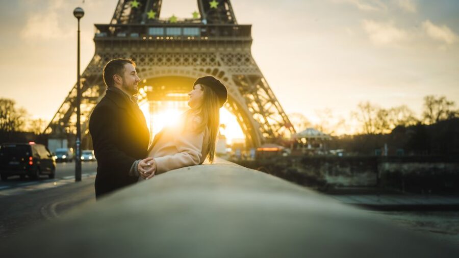 Paris: Premium Film Director Photoshoot & Natural Direction - Timing your session: when Paris light helps your photos most
