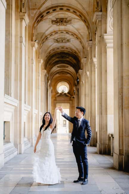 Paris: Premium Professional Photo Shoot - Choosing Eiffel Tower, Louvre, or Montmartre without overplanning