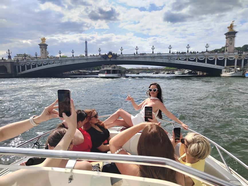 Paris: Private Boat Cruise on Seine River - FAQ