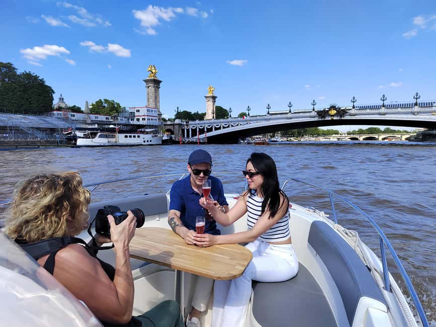 Paris: Private Boat Cruise on Seine River - Meeting point in Suresnes: start west of Paris, end inside the city
