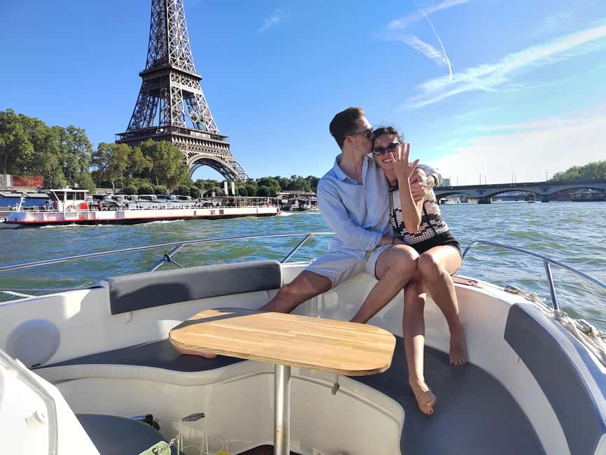 Paris Private Boat Seine River with Captain Guide - The 90-Minute Seine Route: From Eiffel Tower Views to Île Saint-Louis