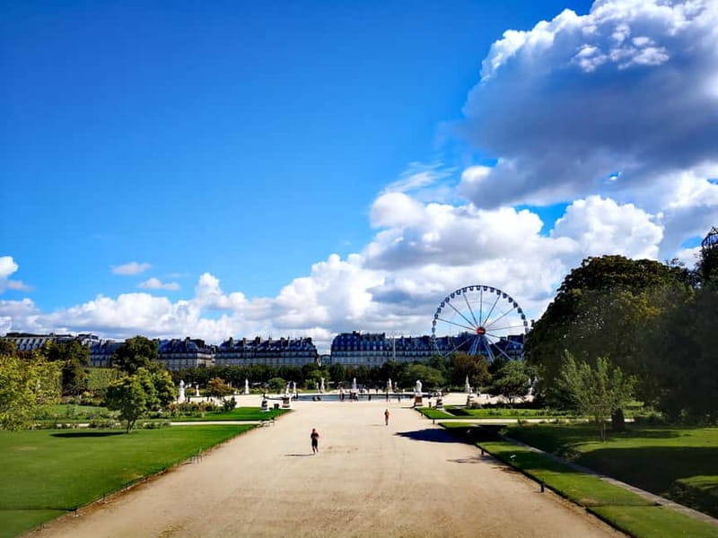 Paris Private city tour - Guides who can handle real groups: families included