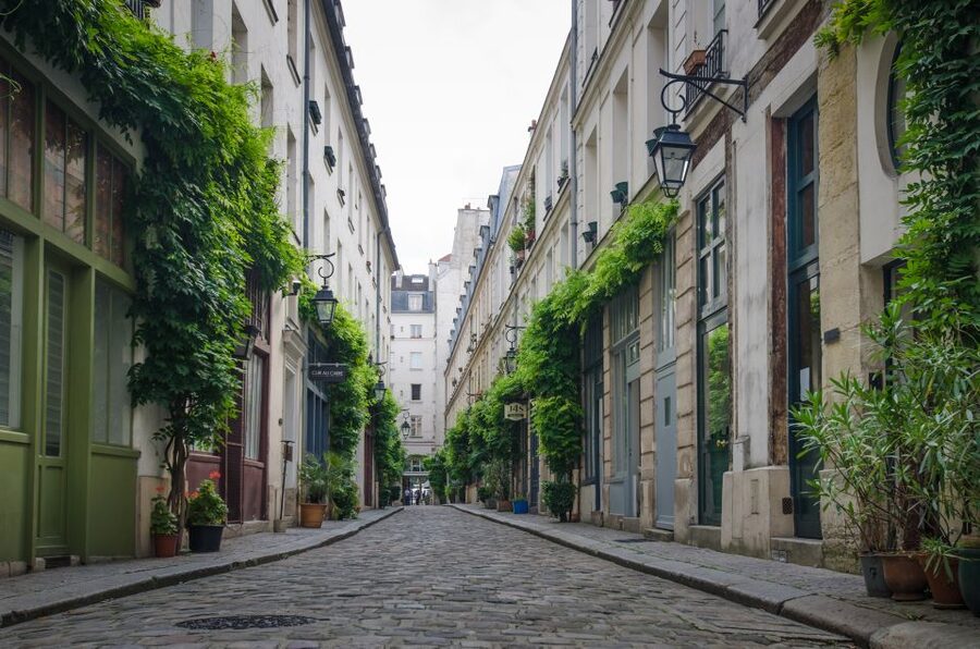 Paris: Private & Custom Le Marais Tour with a Local - Boutiques, small art galleries, and how to browse without feeling lost