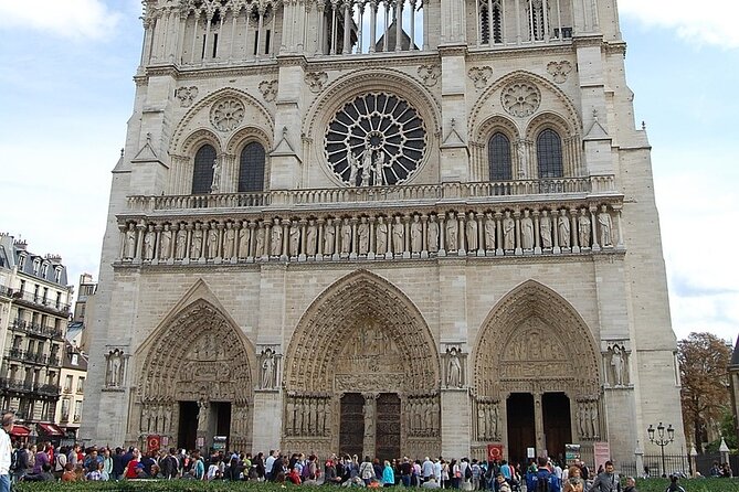 Paris : Private Custom Walking Tour with A Guide (Private Tour) - Meeting Your Guide at Your Address (And Why It Matters)