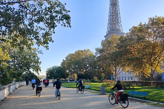 Paris : Private electric bike tour with wine and cheese tasting - Bike comfort, kids, and the practical rules that matter