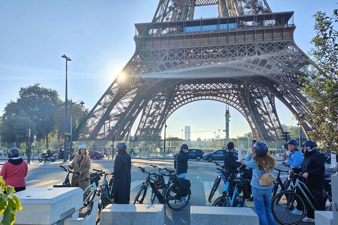 Paris : Private electric bike tour with wine and cheese tasting - Stop-by-stop: how the route keeps the photos and stories moving