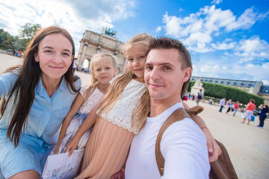 Paris: Private Family Tour, Highlights and Museum Visit - Pont des Arts and the Seine: romance, locks, and outdoor downtime