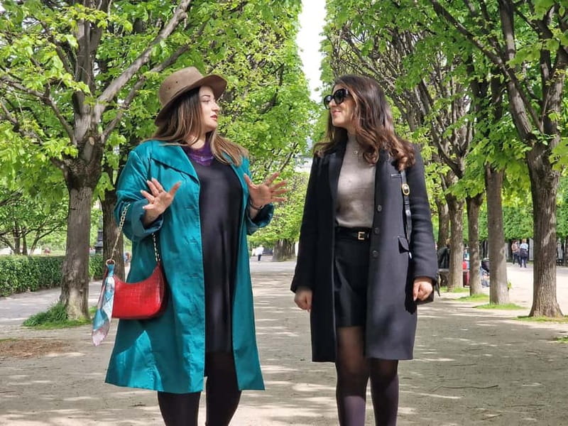 Paris: Private Fashion Tour (Chanel, Dior, Sex & the City) - A private fashion lesson on Avenue Montaigne