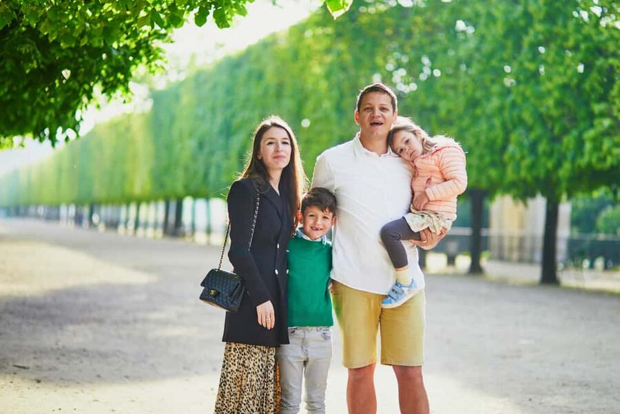 Paris: Private Full Day Tour to Montmartre & Eiffel Tower - Les Invalides and the Eiffel Tower: your endgame with tickets handled your way