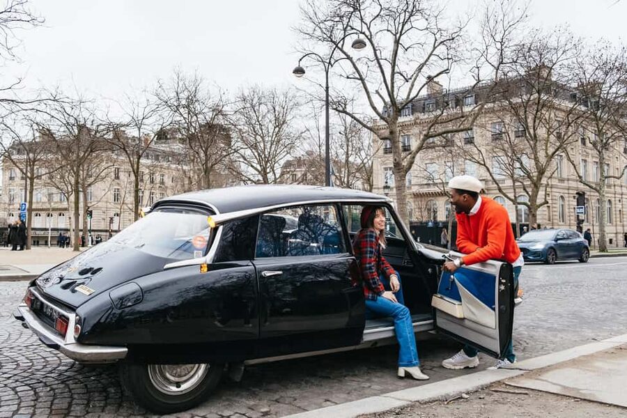 Paris: Private Guided City Tour in a Traction Avant or DS 21 - Concorde to the Champs-Élysées: seeing Paris’ grand scale in one shot