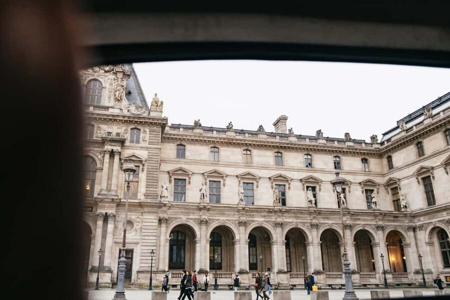Paris: Private Guided City Tour in a Traction Avant or DS 21 - Les Invalides, Pont Alexandre III, and the palaces: architecture buffs will smile