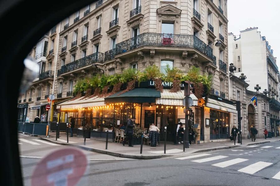Paris: Private Guided City Tour in a Traction Avant or DS 21 - The Louvre zone and the Pantheon: famous names, quick context