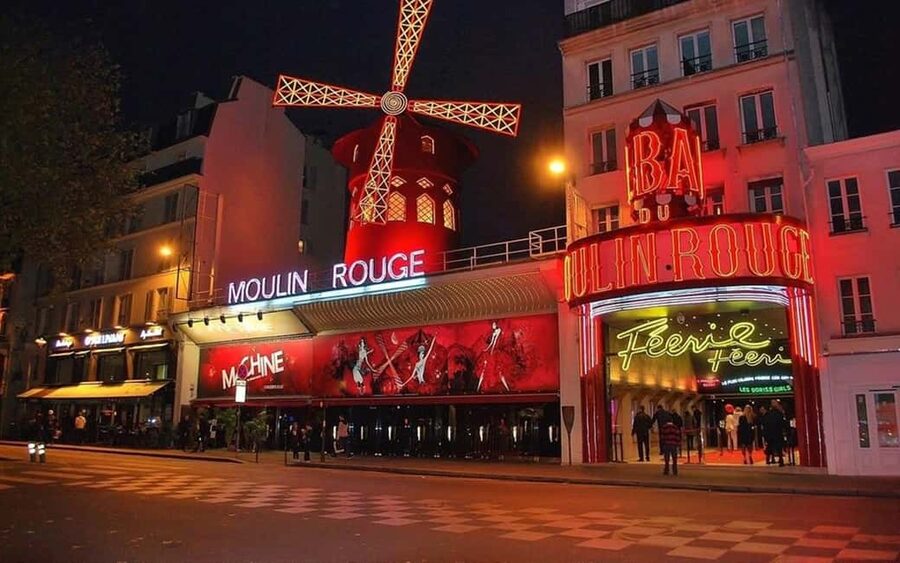 Paris: Private Layover Tour - Montmartre and Sacré-Cœur: the 25-minute walk that sets the tone