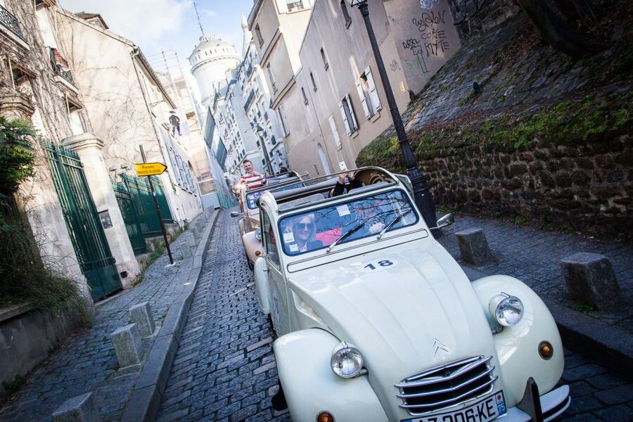 Paris: Private little-known places tour in Citroën 2CV 2h - Timing that actually fits: 2 hours from pickup to drop-off
