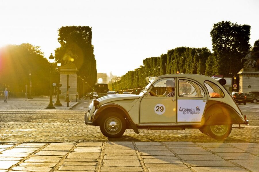 Paris: Private little-known places tour in Citroën 2CV 2h - Pickup and drop-off across Paris: the convenience piece