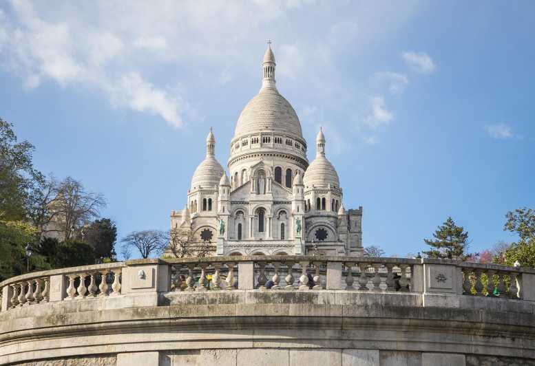 Paris : Private Montmartre highlights Walking Tour - Moulin Rouge to Wall of Love: Quick Stops, Better Photos