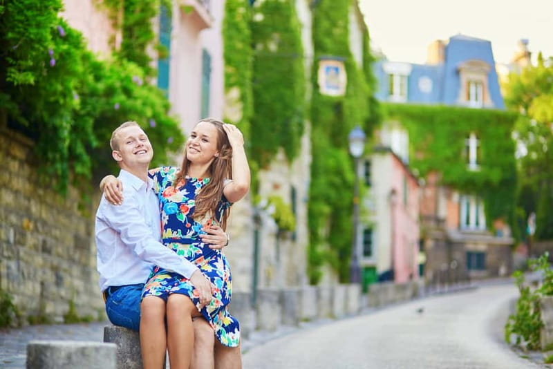 Paris: Private Montmartre Photoshoot with Parisian Charm - The 30-Minute Session: Quick Montmartre Magic for 20 Photos