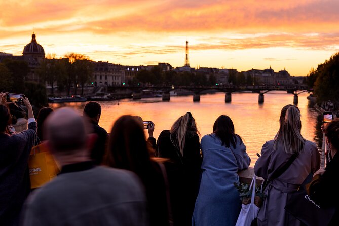 Paris Private Night Tour with River Cruise and Champagne Option - Carrousel du Louvre: Napoleon’s arc and the classic “pyramid angle”