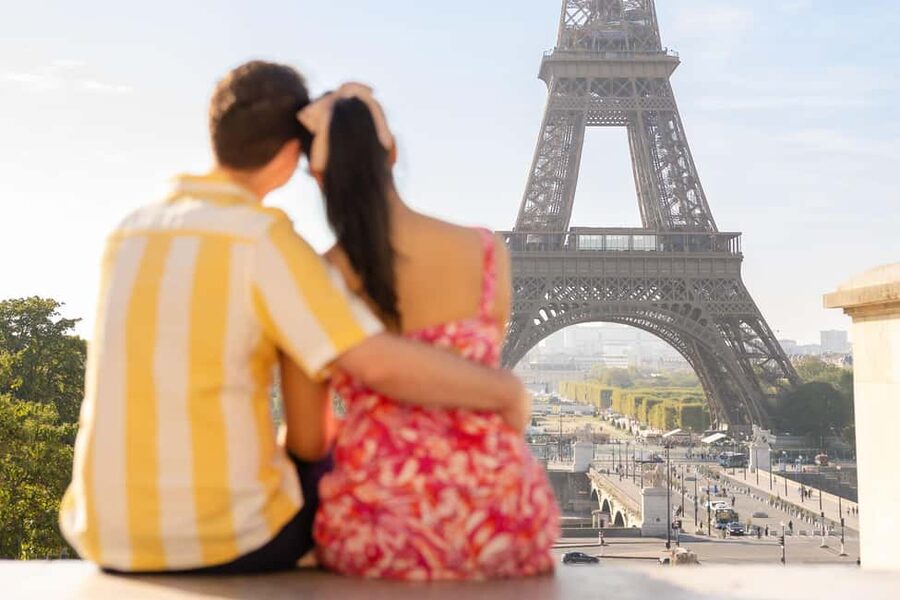 Paris: Private Photoshoot at the Eiffel Tower - Posing help that makes you look natural (even if you’re not)
