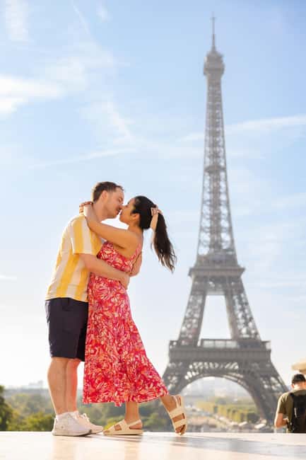 Paris: Private Photoshoot at the Eiffel Tower - Choosing what you want: photo selection and the option to get more
