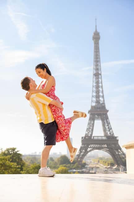 Paris: Private Photoshoot at the Eiffel Tower - Delivery in 48 hours: the secure gallery part you’ll appreciate later