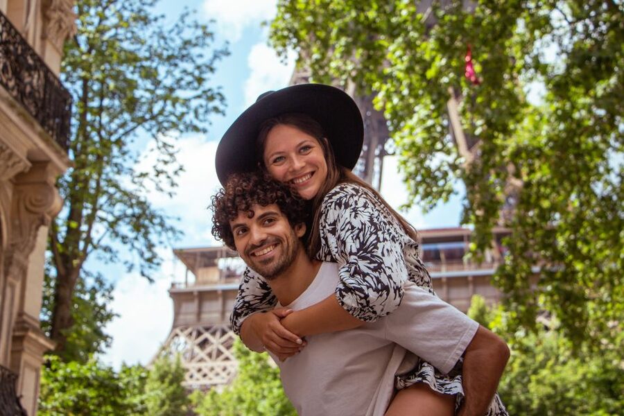 Paris: Private Photoshoot at the Eiffel Tower - Language and group format: what the “private group” means day-of