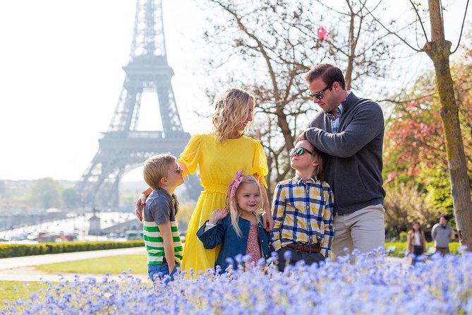 Paris Private Photoshoot Experience - Posing tips and camera angles that reduce the crowd feel