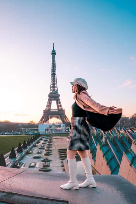 Paris: Private Photoshoot near any chosen Landmark - How the 1-hour session plays out on Paris streets