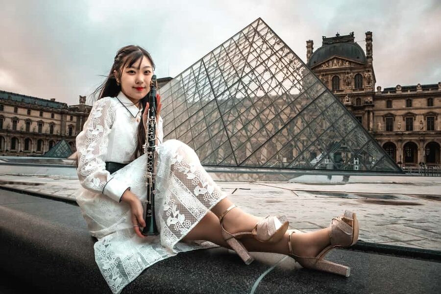 Paris: Private Photoshoot near any chosen Landmark - Getting your photos: 30 edited images in a private gallery within 24 hours
