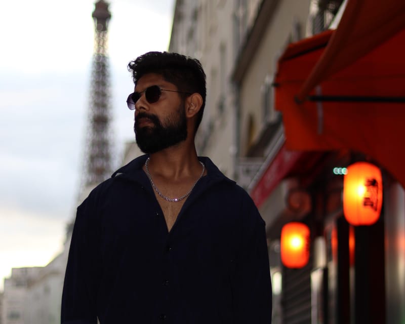 Paris: Private photoshoot with a Professional - Who Should Book This Eiffel Tower Photoshoot (And Who Might Skip It)