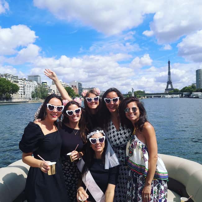 Paris: Private pontoon boat cruise on the Seine - Food, drinks, and celebrations: what you should bring (and what to skip)