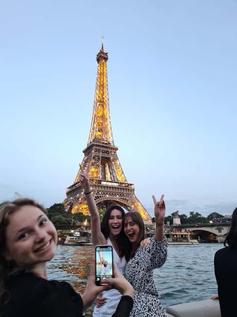 Paris: Private pontoon boat cruise on the Seine - Getting to 14 Quai François Mitterrand: simple, but plan for stairs