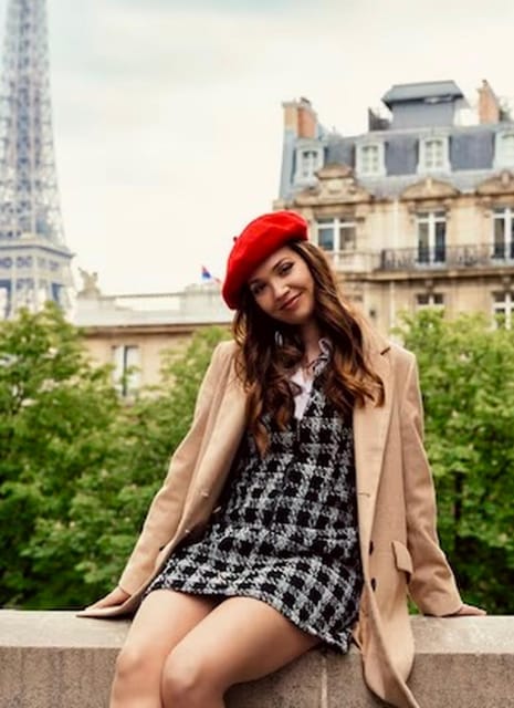 Paris : Private Professional Photoshoot at the Eiffel Tower - Posing help you’ll actually use in the moment