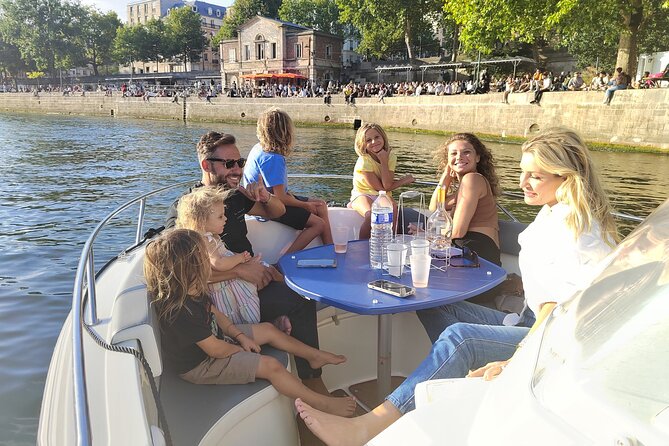 Paris Private Seine River Cruise with your Captain Guide - Musée d’Orsay, the Louvre, and the Bridge Timeline (Pont Neuf to Pont des Arts)